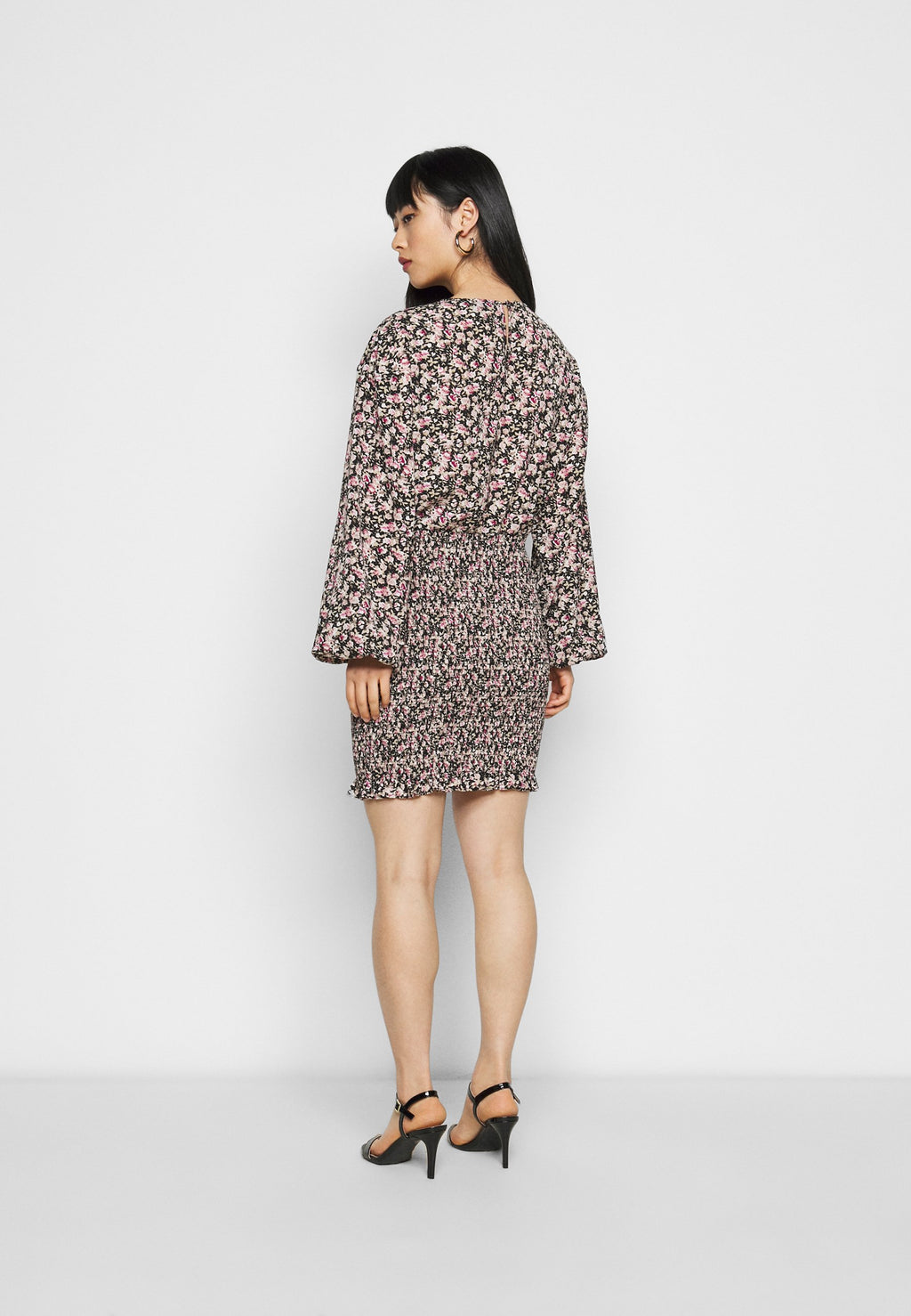 Missguided Petite FLORAL SHIRRED LONG SLEEVE MINI DRESS