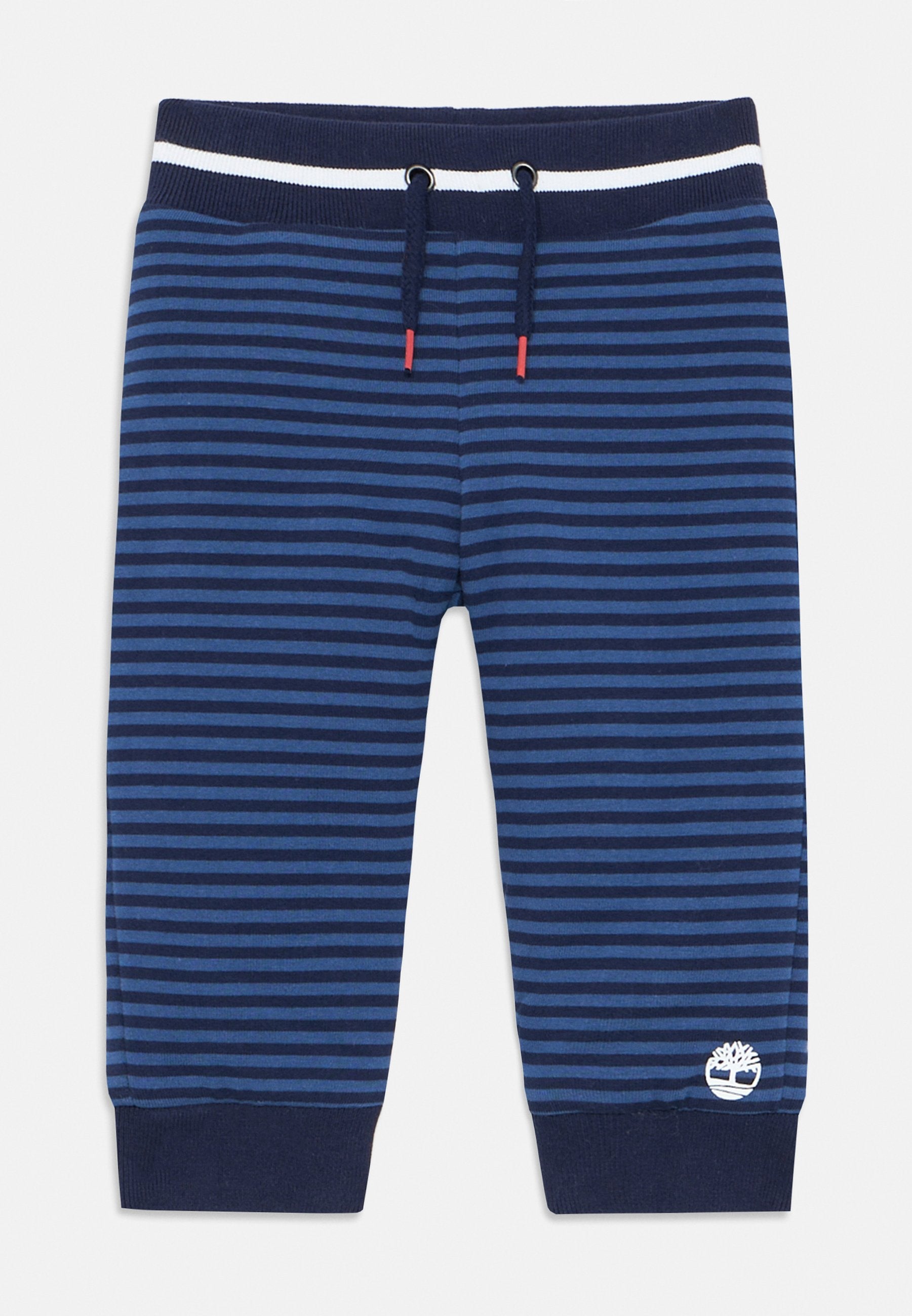 Marineblau gestreifte Hose für Kleinkinder mit elastischem Bund, Kordelzug mit roten Spitzen, gerippten Bündchen und weißem Baum-Logo nahe dem Saum.