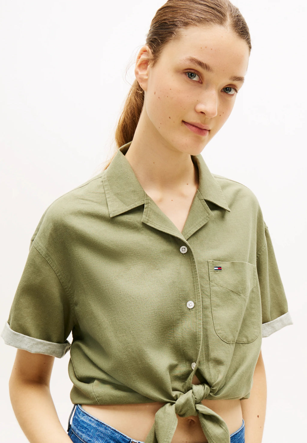 Tommy Jeans RELAXED FIT LINEN BLEND TIE FRONT SHIRT - Button-down blouse - bay leaf