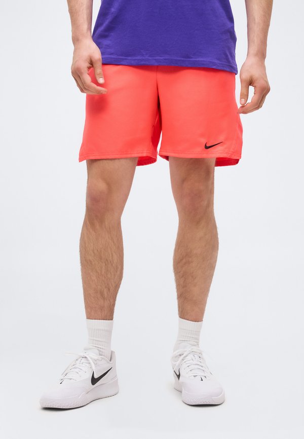 Nike Performance NIKECOURT VICTORY SHORT - Sports shorts - bright crimson/black