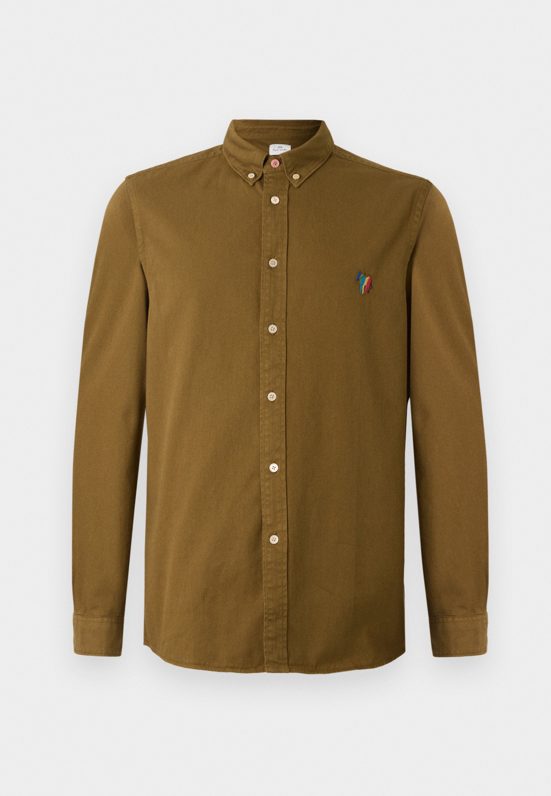 Braunes langärmliges Hemd mit Button-Down-Kragen, das ein kleines mehrfarbig gesticktes Design auf der Brust und hellfarbige Knöpfe aufweist.