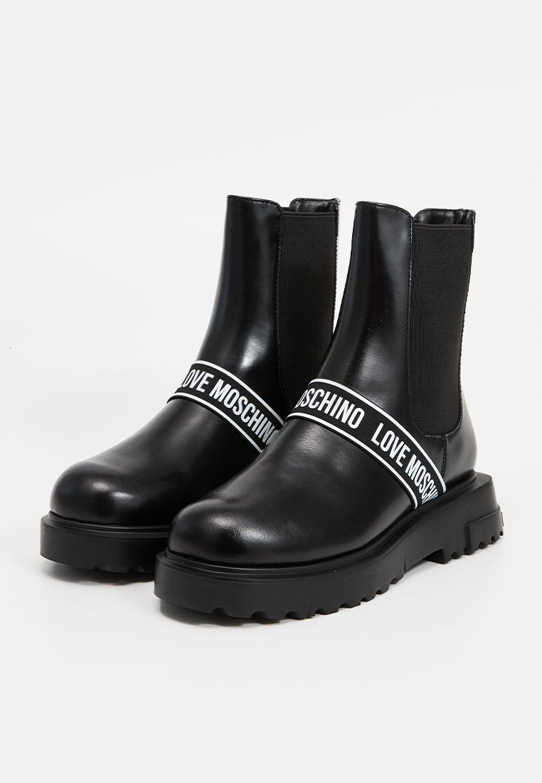 Love Moschino