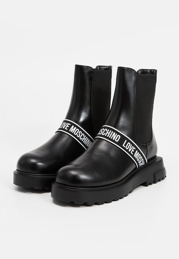 Love Moschino