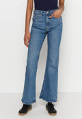 Hellblaue, ausgestellte Jeans mit hoher Taille, fünf Taschen und einem leicht ausgefransten Saum. Texturiertes Baumwollgewebe.