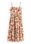 Baumwoll-Midi-Kleid mit verstellbaren Spaghettiträgern, das ein florales Muster in Rost auf cremefarbenem Hintergrund zeigt und einen gerafften, gestuften Saum hat.