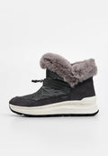 Gestepptes schwarzes Nylon- und Wildleder-Winterstiefel mit grauem Kunstfellkragen, weißer Zwischensohle und strukturiertem schwarzem Laufsohle. Verstellbarer Kordelzugverschluss.