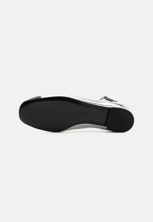 Stuart Weitzman EDEN STRAP FLAT