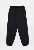 Schwarze Sporthosen aus strukturierter Stoff mit elastischem Bündchen und Akzentstreifen in Rot und Türkis an den Seiten. Grünes Logodetail auf der Vorderseite.