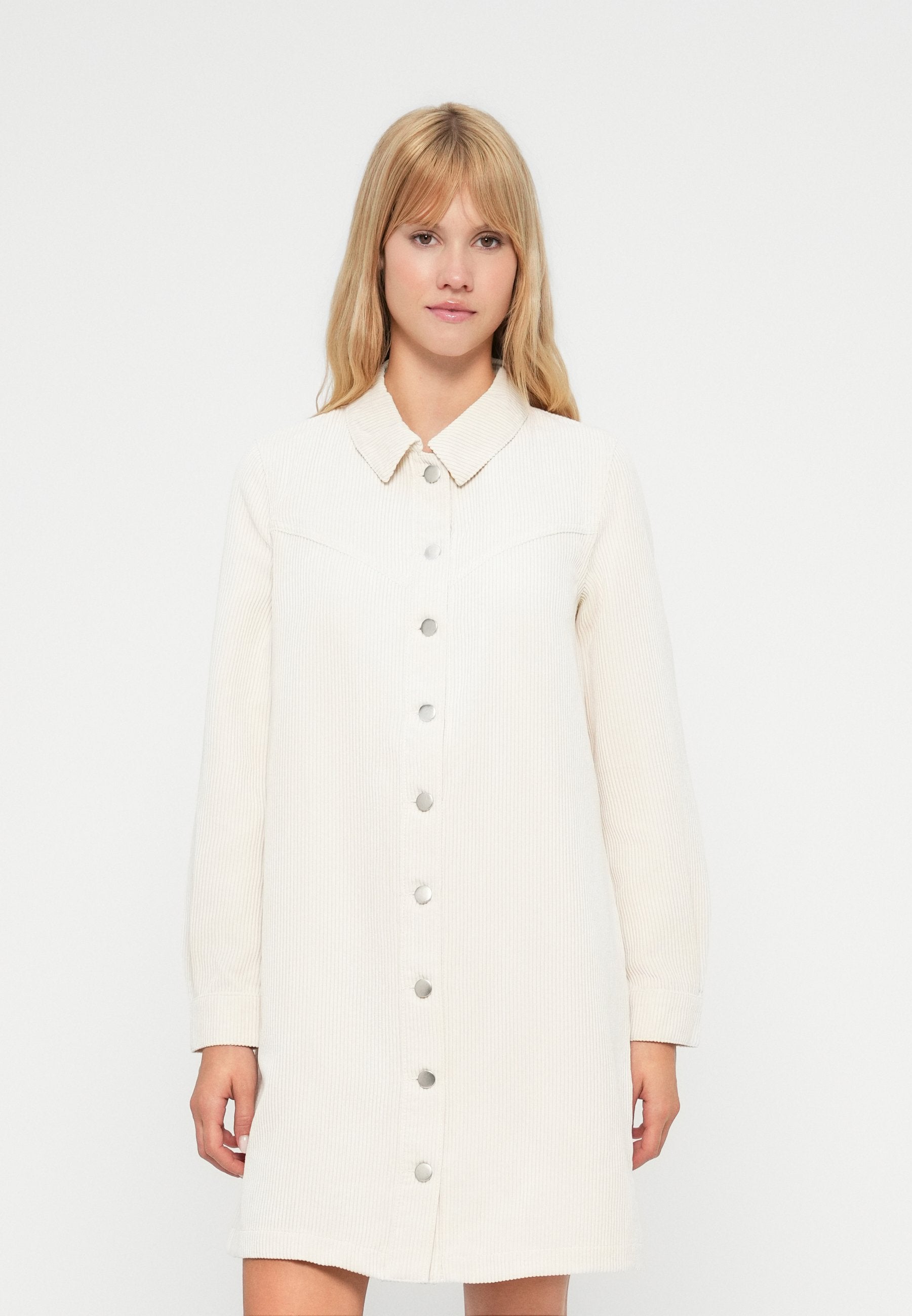 ONLTRACY A SHAPE DRESS Media 3