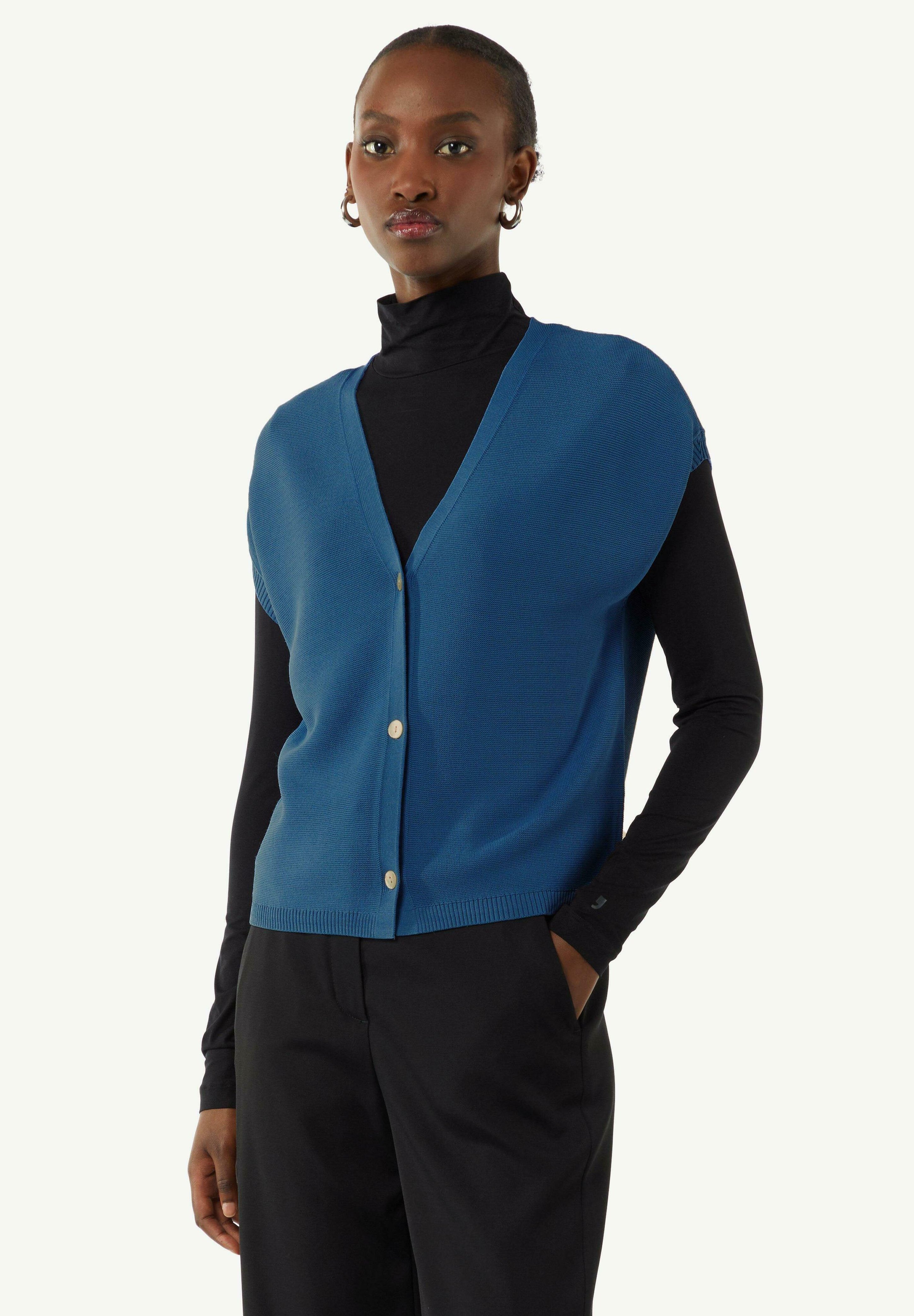 comma Strickjacke Media 3