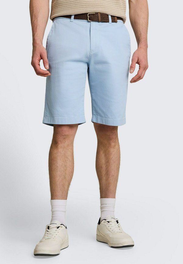 TOM TAILOR TOM TAILOR HOSEN & CHINO REGULAR CHINO SHORTS MIT GÜRTEL - Shorts - light blue grey