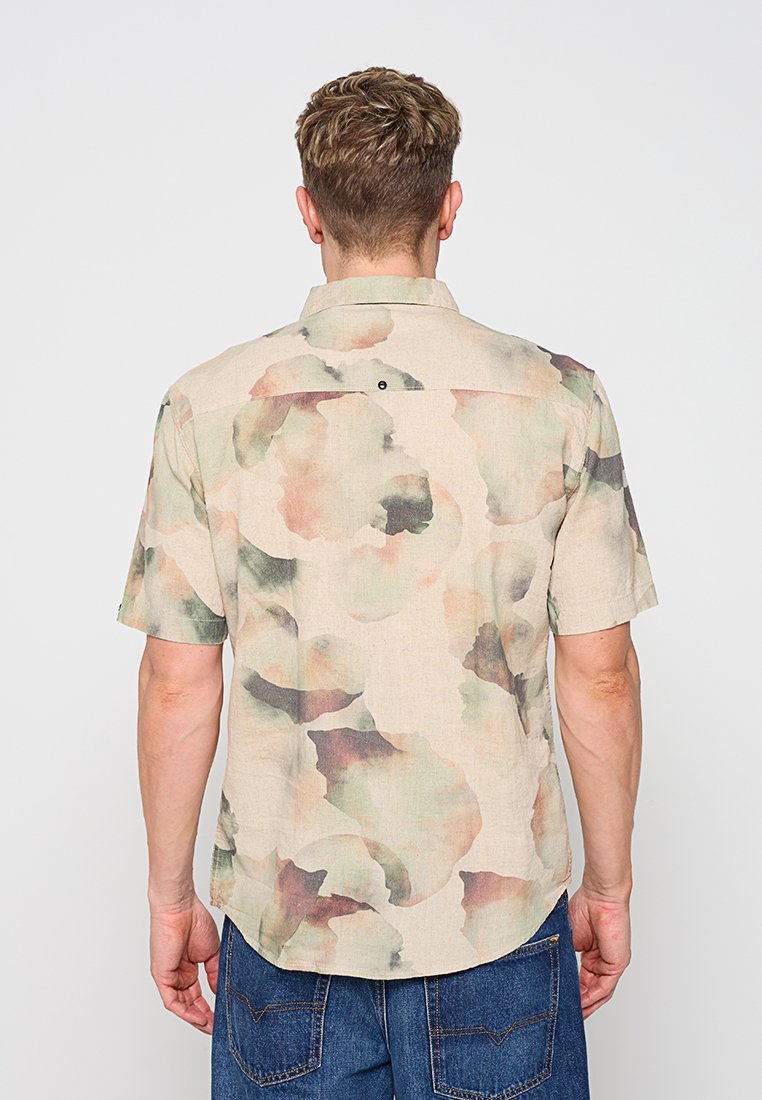 REGULAR FIT Media 2