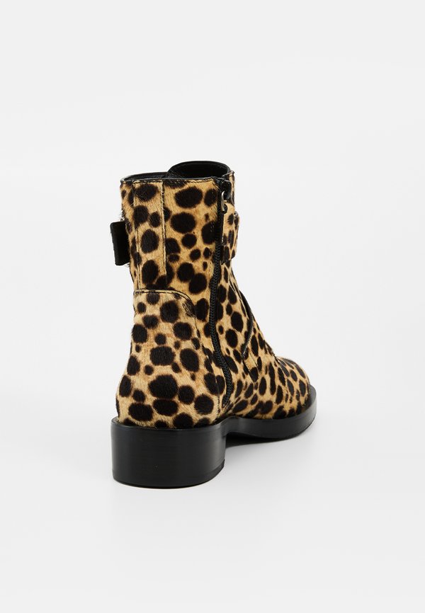 Stuart Weitzman