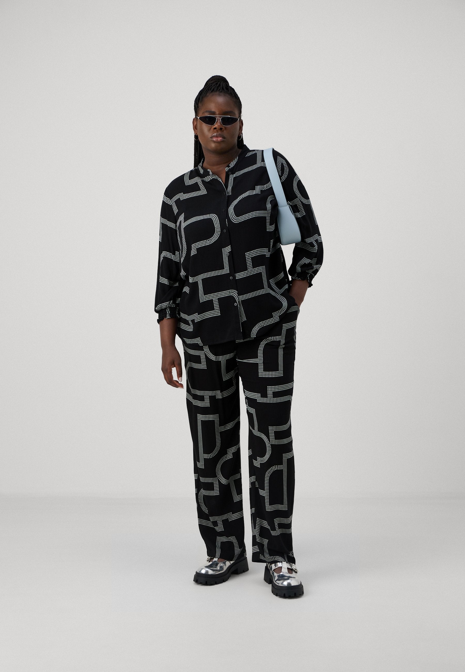 CARMATTE LIFE PANTS  Media 2