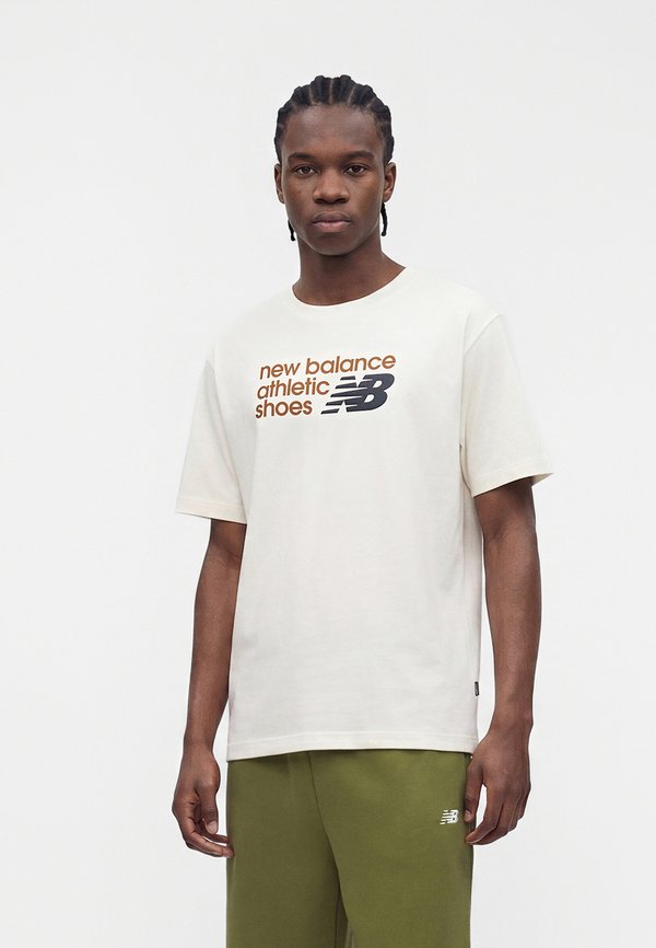 New Balance ATHLETICS PREMIUM RELAXED CHEST LOGO T-SHIRT - Print T-shirt - angora