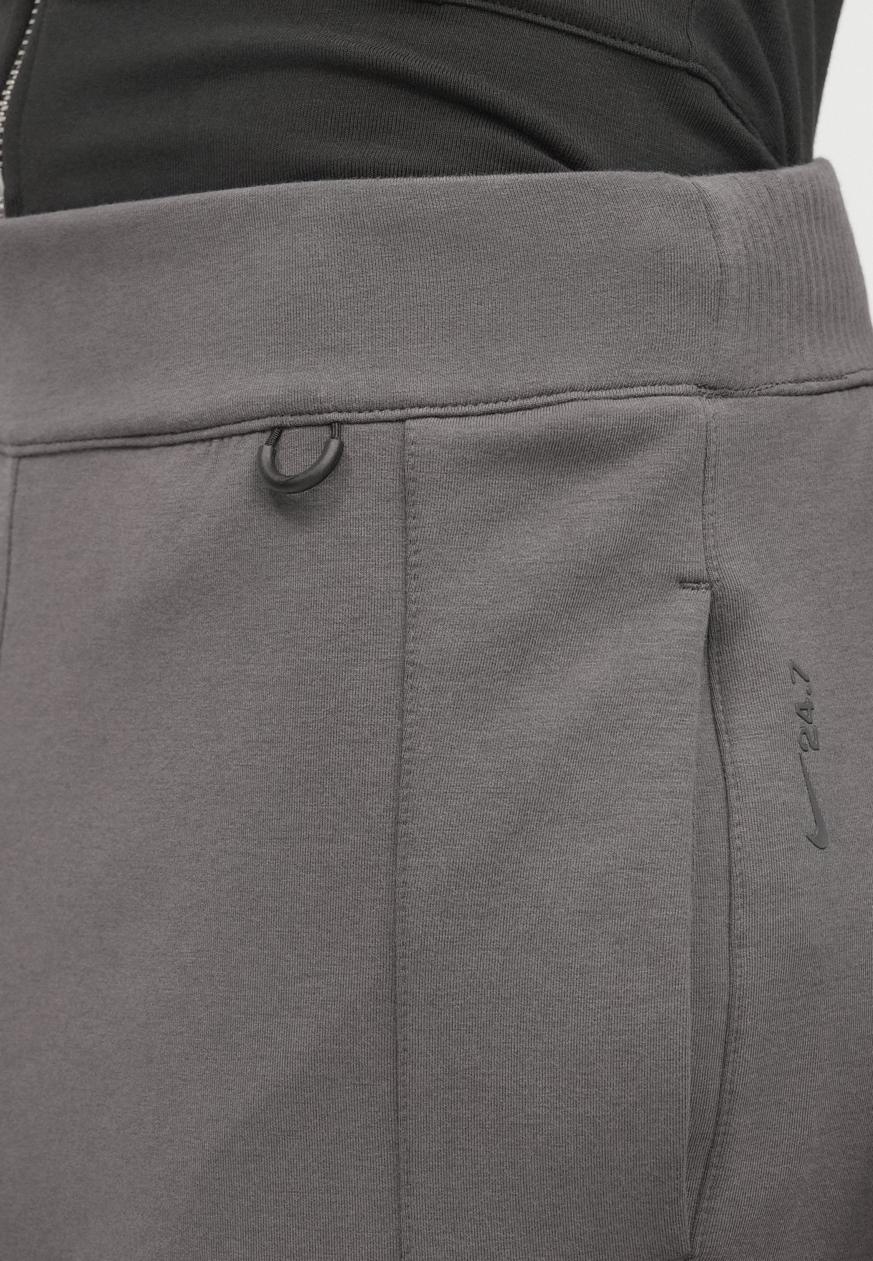 Nike Sportswear  SOFT