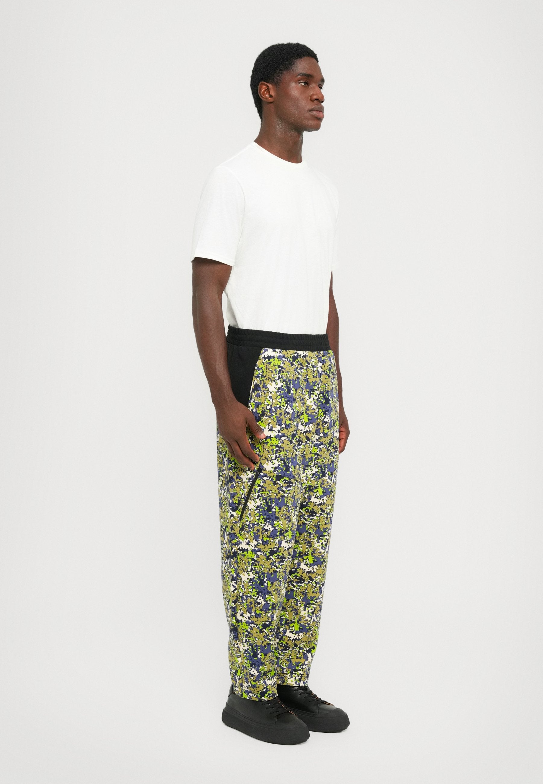 TRAIN VISIBILITY PANTS GRAPHIC Media 5