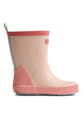 Pinkfarbener Gummiregenstiefel mit einer strukturierten, gerippten Gestaltung im unteren Bereich, glatter Oberseite und einem grauen Ziehschlaufe für ein leichtes An- und Ausziehen.