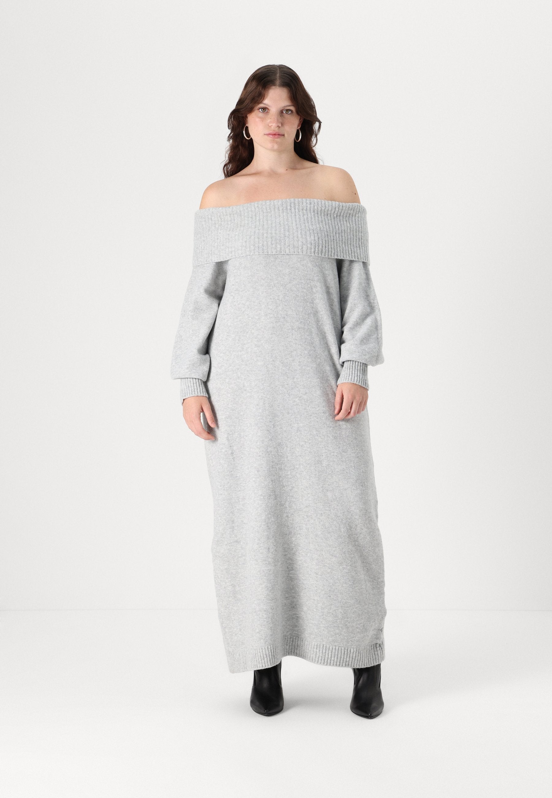 CARODA DRESS Media 3