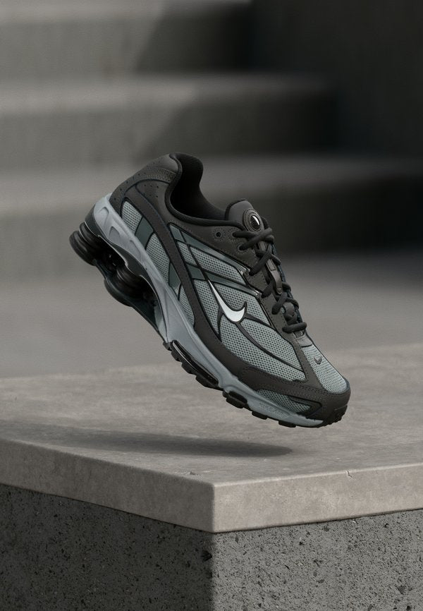 Nike Sportswear SHOX RIDE 2 - Trainers - light smoke grey/medium ash/ black/photon dust