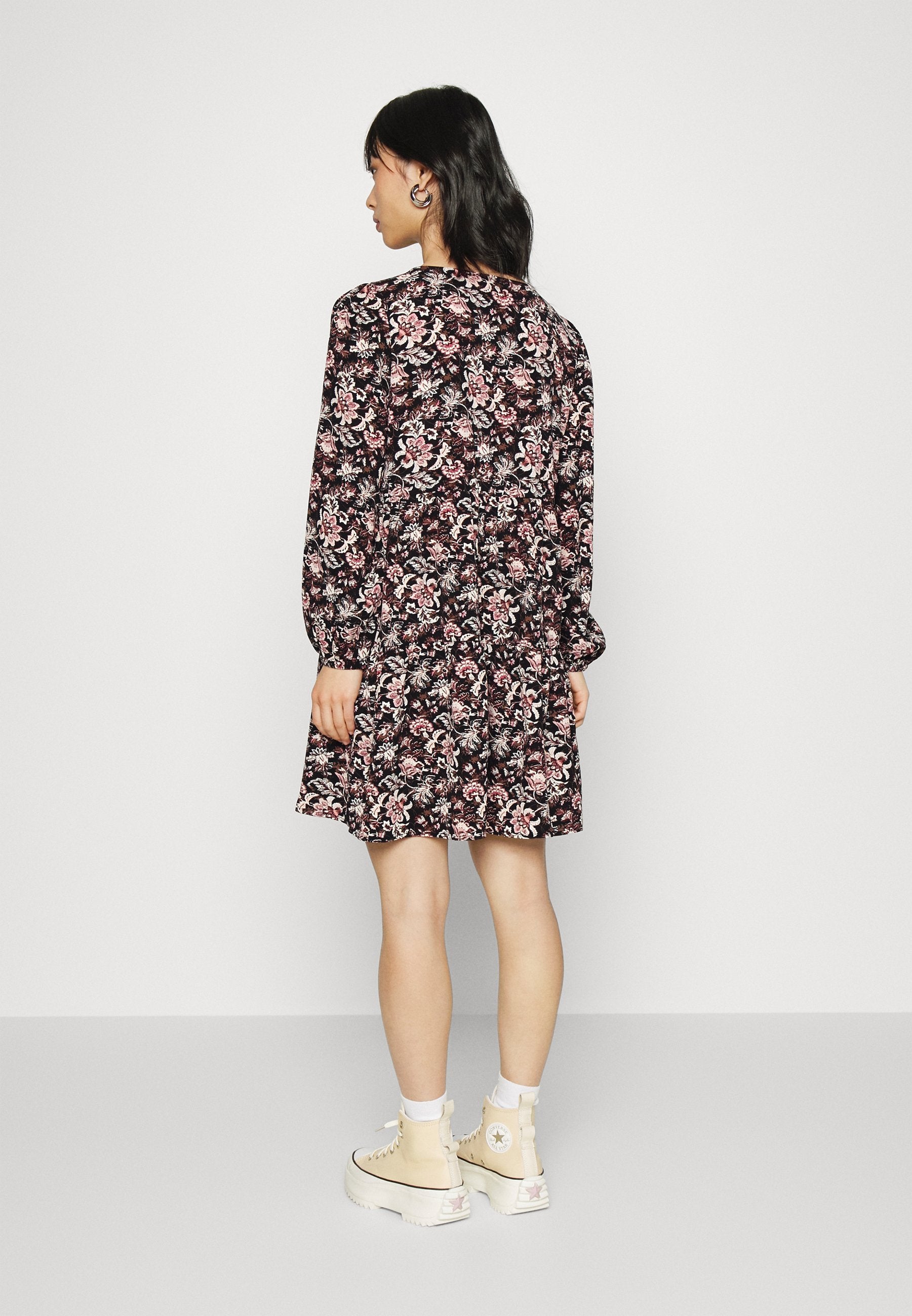 ONLNOVA LUX THEA DRESS Media 4