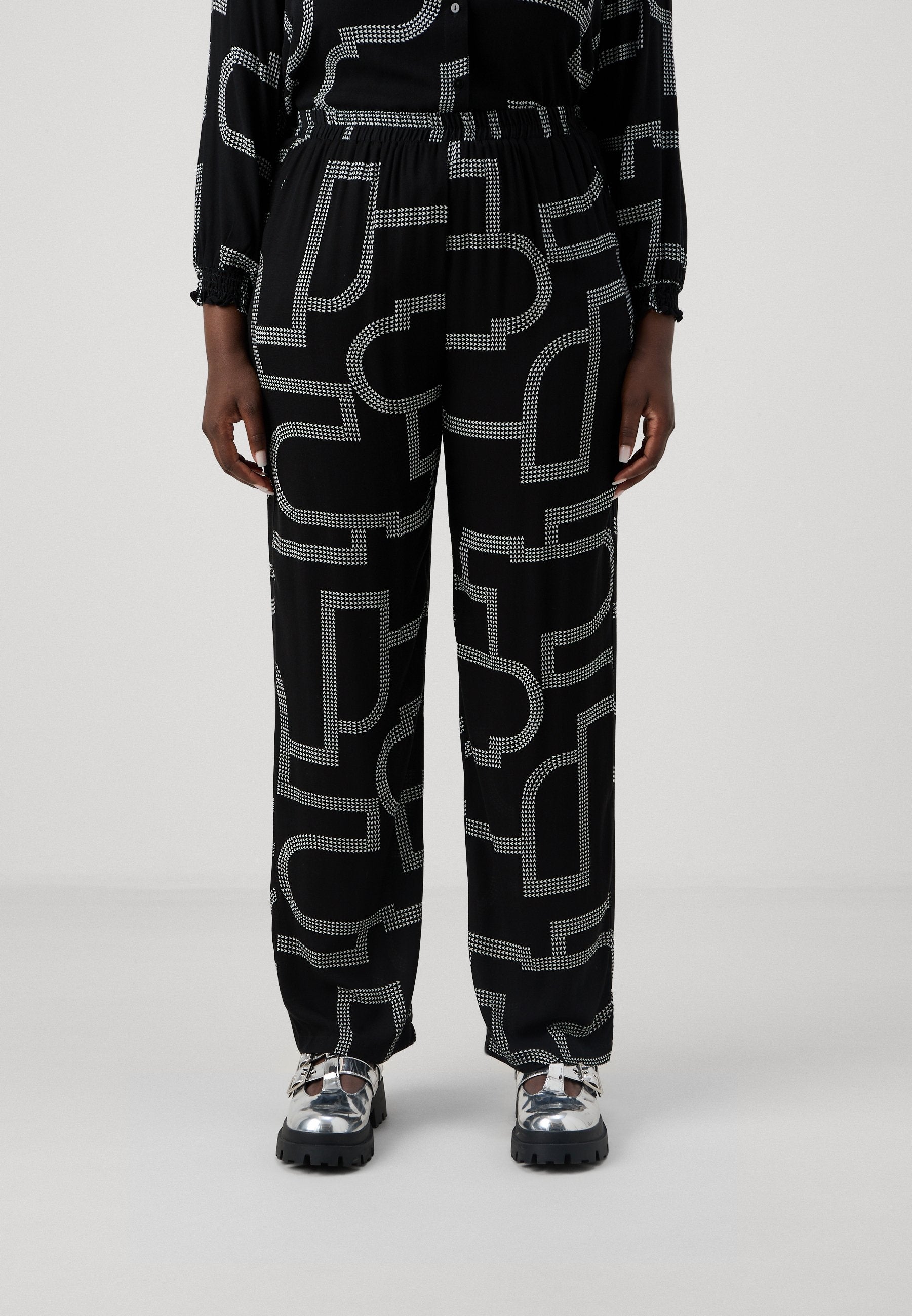 CARMATTE LIFE PANTS  Media 3