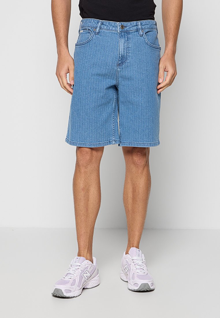 LOOSE FIT Media 1