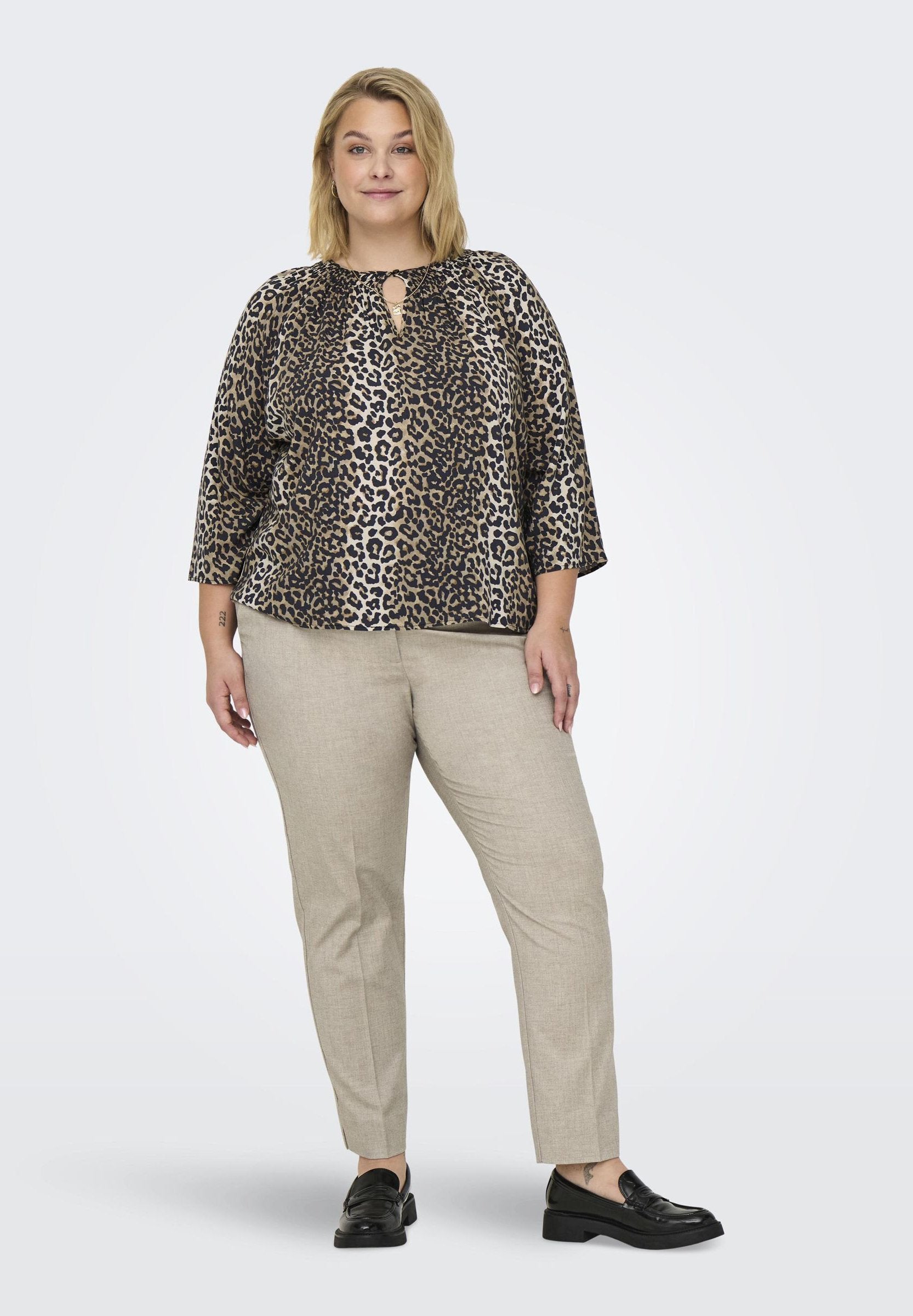 CARVERONICA-ELLY Slim Fit Media 2