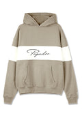 Hoodie in hellbeige mit einem weißen horizontalen Streifen. Ausgestattet mit dem "Pegador"-Logo in Schreibschrift, einer vorderen Kängurutasche und gerippten Bündchen.