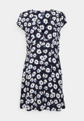 Marineblaues Kleid mit weißem und blauem Blumenmuster, V-Ausschnitt, kurzen Ärmeln und Knopfdetails auf der Vorderseite. Fließender Stoff mit A-Linien-Form.