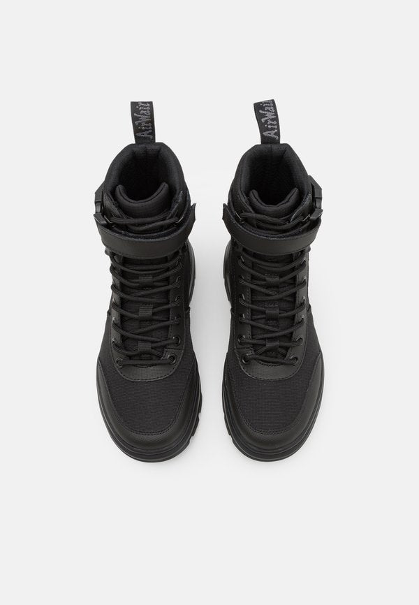 Dr. Martens COMBS TECH UNISEX