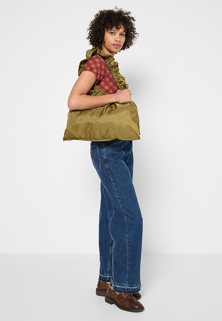 Kazar Studio COLLEEN