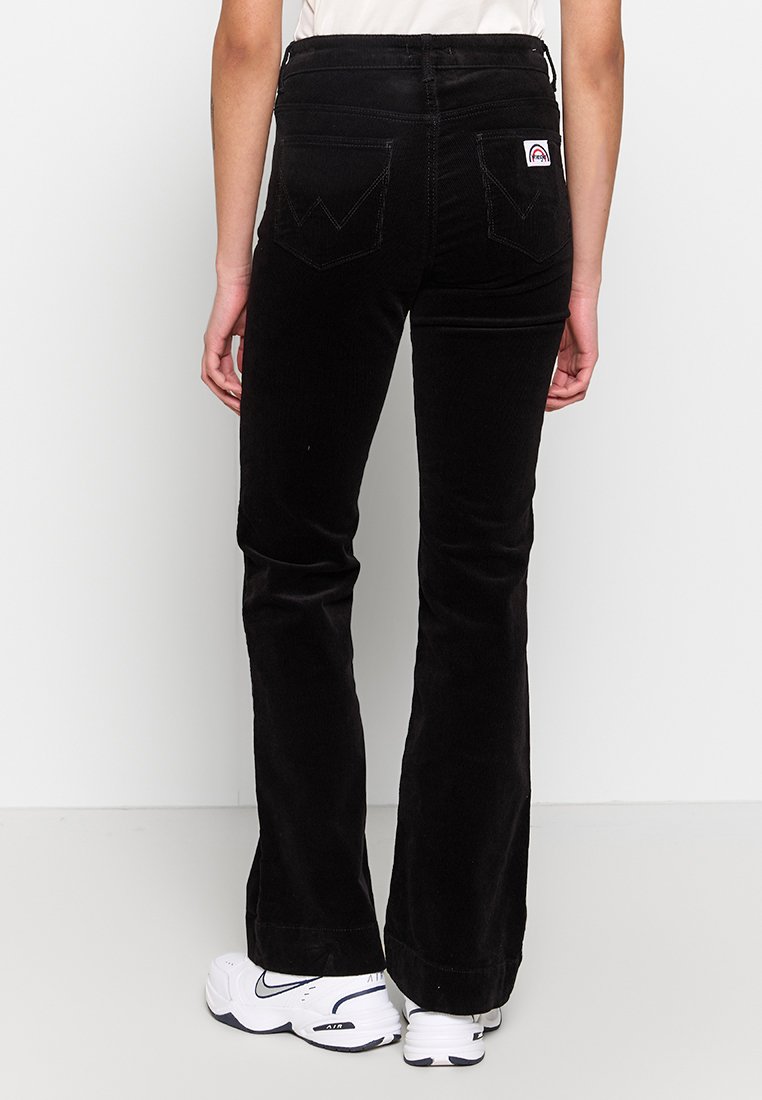 Wrangler FLARE FIT