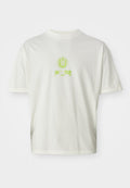 Weißes Baumwoll-T-Shirt mit einem grünen Smiley-Design und dem Text "ON TOUR" und "HGO" in stilisierter Schrift, lockere Passform, kurze Ärmel.