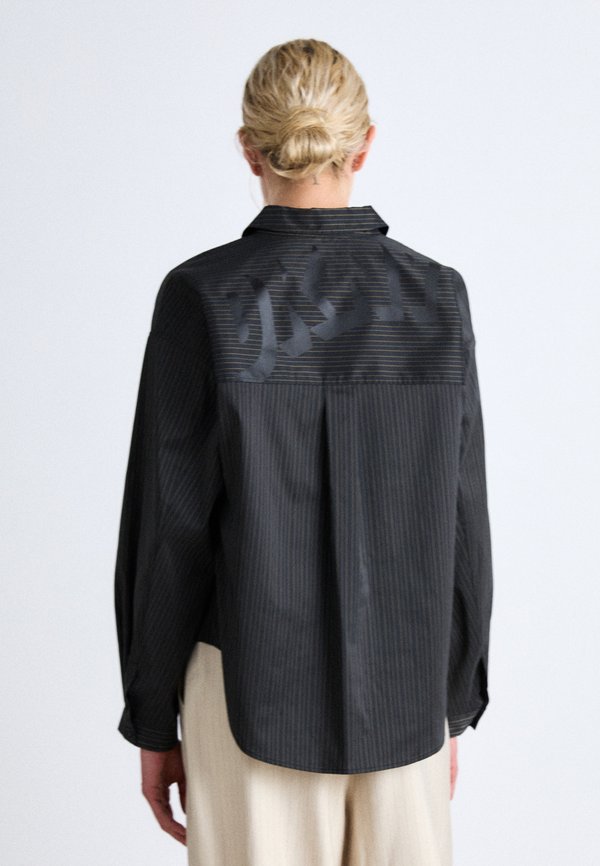 DKNY BACK PRINT
