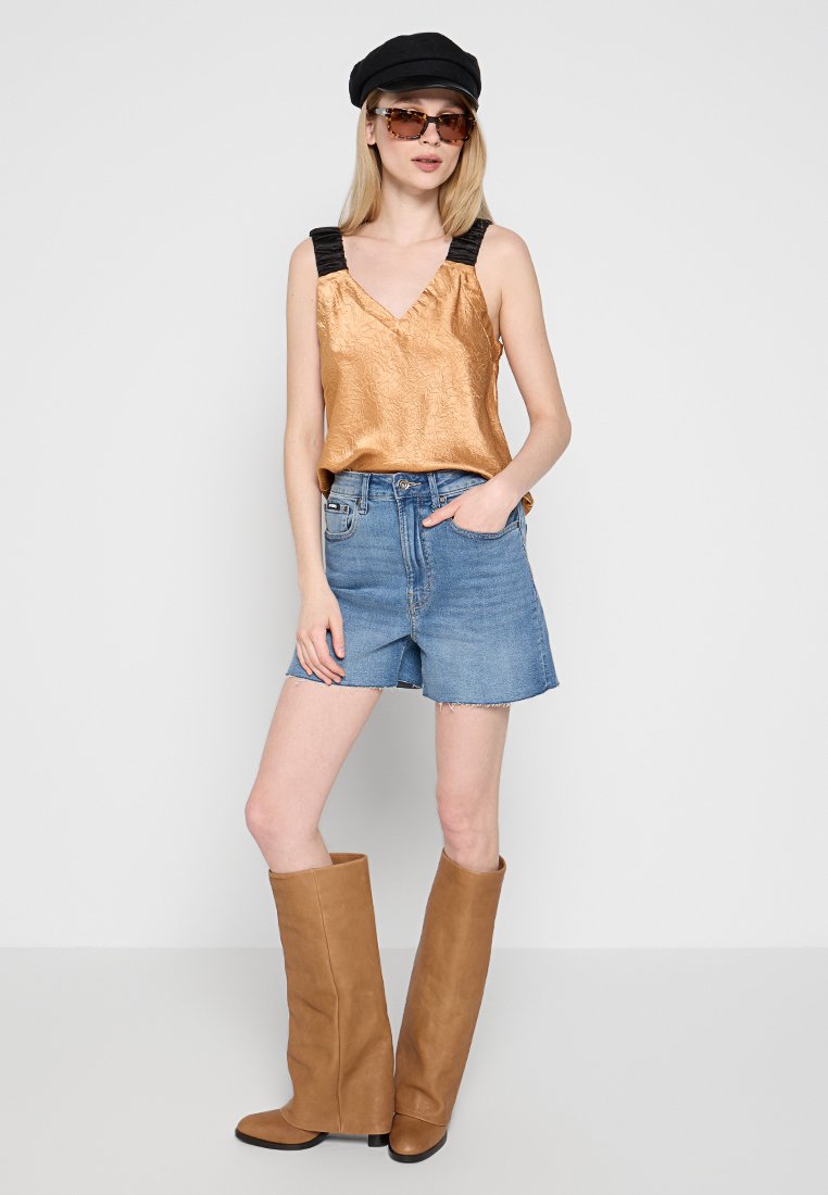 DKNY