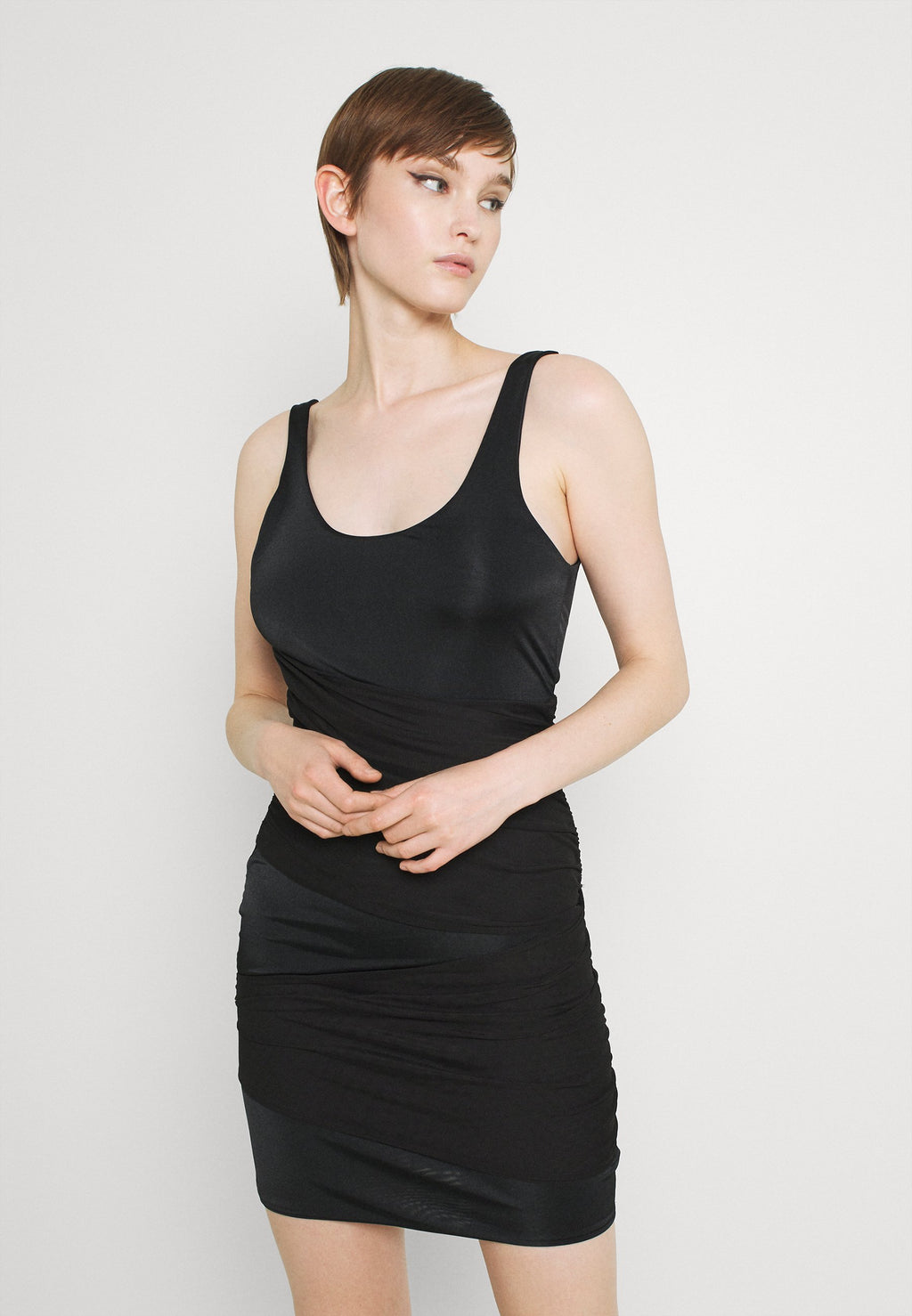 Missguided CROSS FRONT LAYERED MINI DRESS