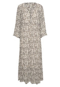 Langes cremefarbenes Kleid mit einem floralen Muster in Schwarz und Beige. V-Ausschnitt, Dreiviertelärmel und eine fließende Silhouette.