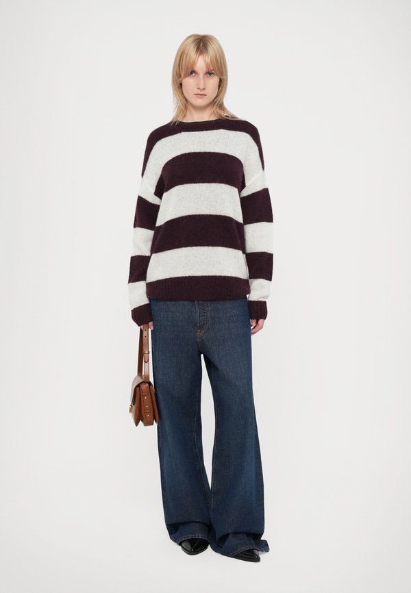 CLOSED CREW NECK STRIPED