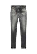 Slim-Fit, ausgebleichte schwarze Jeans mit Fronttaschen und Gürtelschlaufen, ausgestattet mit subtilen Used-Effekten und einer kleinen, markierten Münztasche.