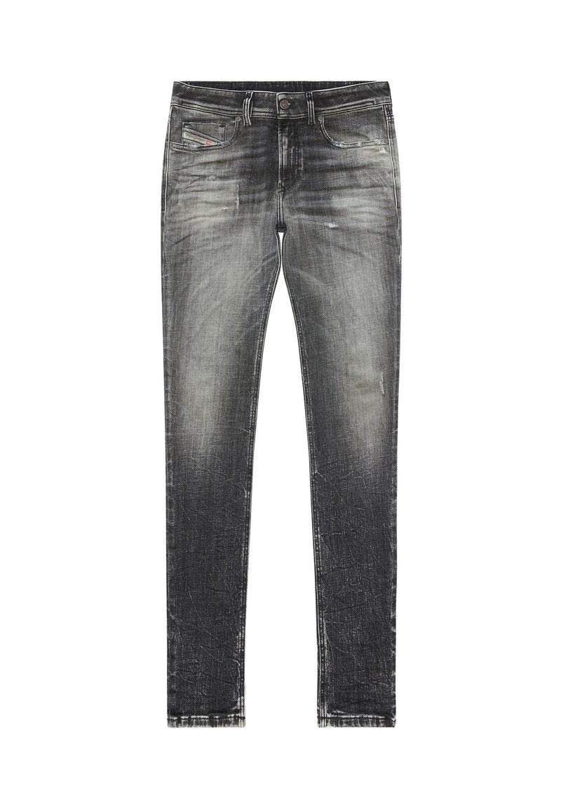 Slim-Fit, ausgebleichte schwarze Jeans mit Fronttaschen und Gürtelschlaufen, ausgestattet mit subtilen Used-Effekten und einer kleinen, markierten Münztasche.