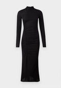 Schwarzes langärmliges Kleid mit hohem Kragen, Raffung an der Seite und gerader Silhouette, aus einem glatten, elastischen Stoff gefertigt.
