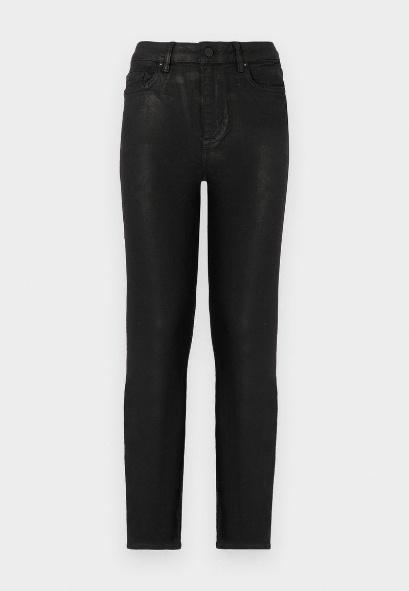 Schwarze Denim-Jeans im Slim-Fit mit hoher Taille, klassischem Fünf-Taschen-Design und subtiler glänzender Textur. Standardmäßiger Knopfverschluss vorne.