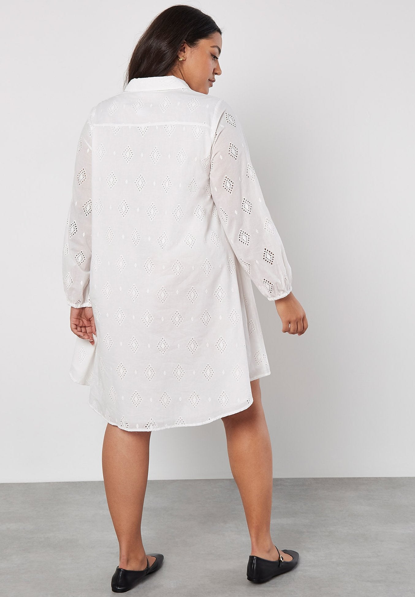 Apricot BRODERIE