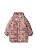 Gestepptes Jacket mit floralem Druck in Pink und Burgunderrot. Mit Kapuze, Snapverschluss und gerippten Bündchen. Zwei Seitentaschen.