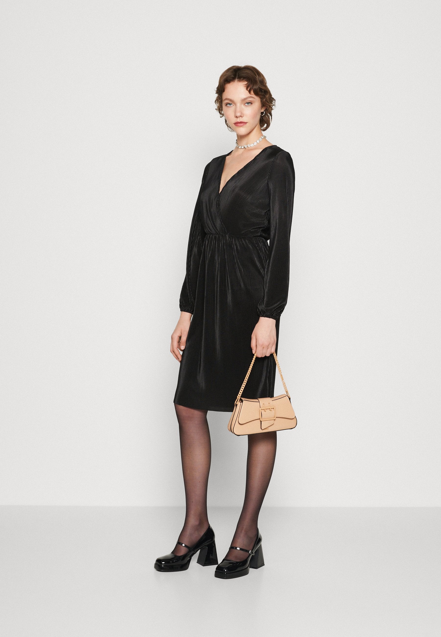 ONLNISA PLISSE WRAP DRESS  Media 2