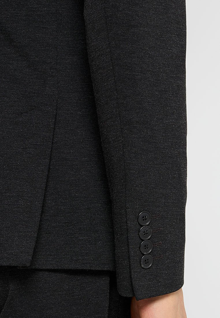 Selected NOAH SLIM FIT