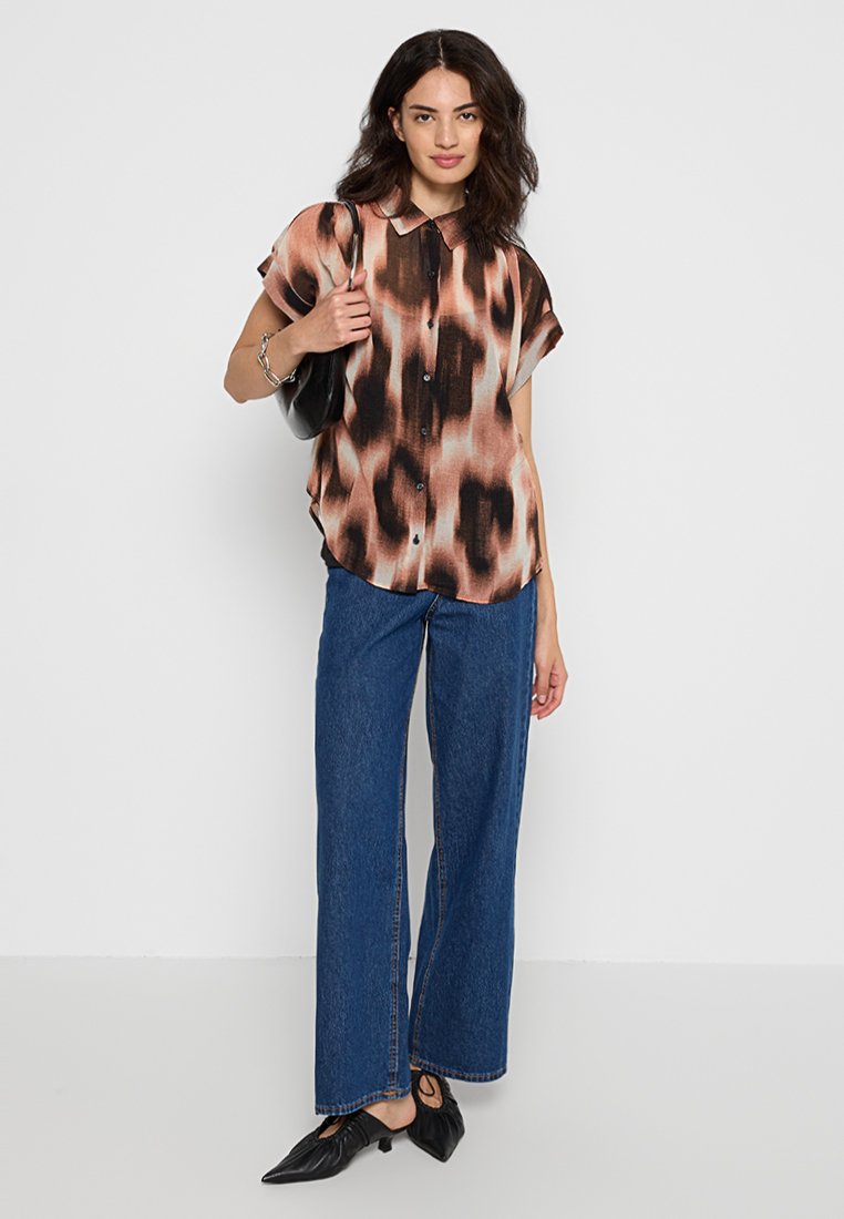 DKNY