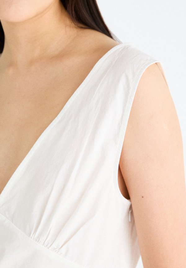 Weekday SLEEVELESS V NECK
