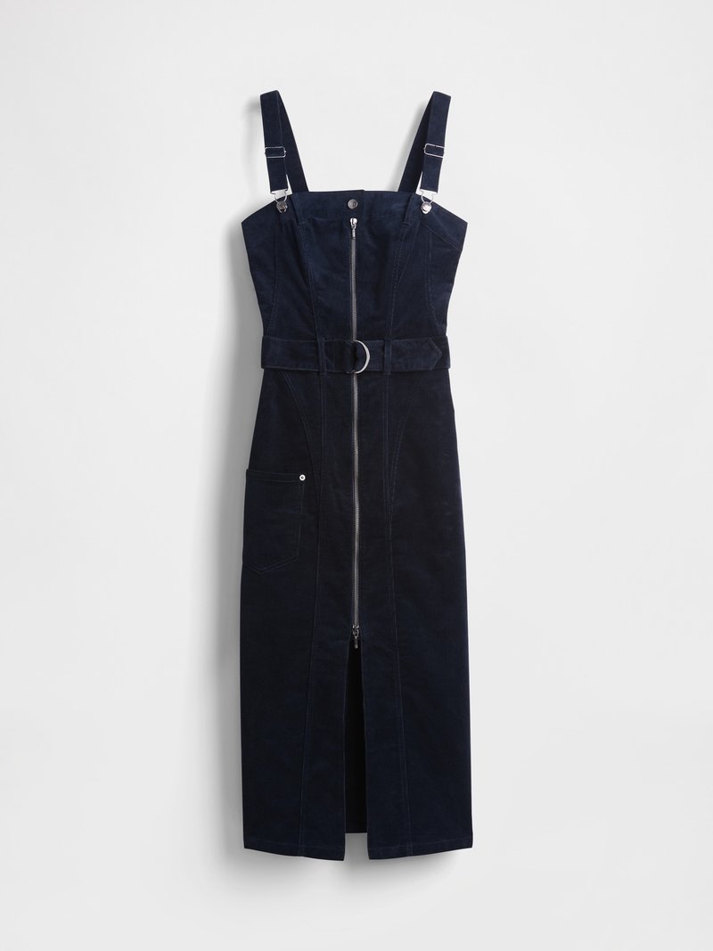 Dunkelblaues Cordkleid mit verstellbaren Trägern, einem Reißverschluss vorne, einem taillierten Gürtel und einer Seitentasche. Langer, figurbetonter Schnitt mit seitlichem Schlitz.